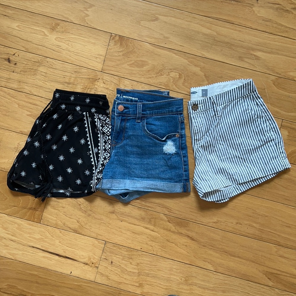 Old Navy 3 pairs of size 0/XS shorts